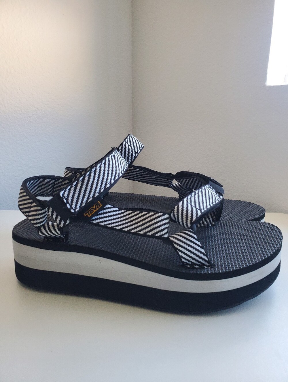 Teva Black Aand White Platform Womens Sandals Size 8